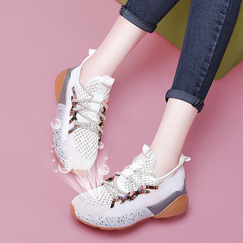 舒适轻巧气垫运动鞋，透气不湿脚，爱美女士日常休闲的伴侣