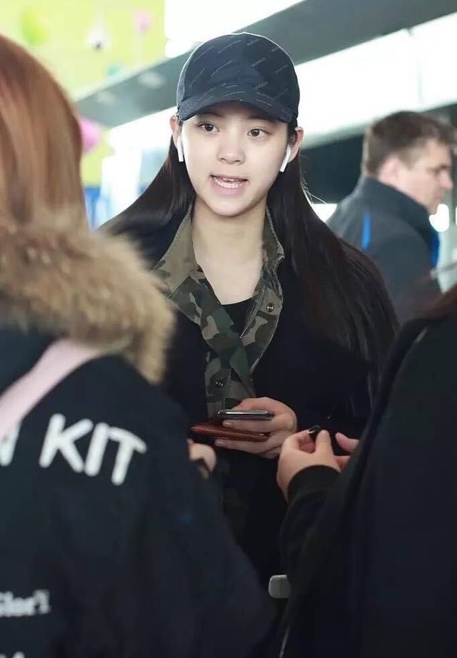 欧阳娜娜素颜真显老,说好的18岁呢?