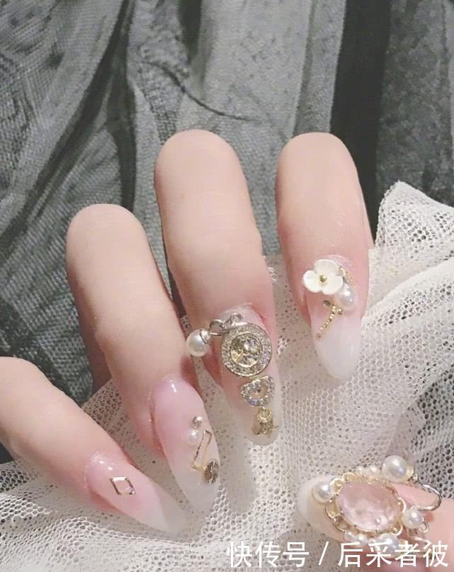 会让人觉得很@为啥女生都爱ins风“液体美甲”?看清展开手指的效果,懂了