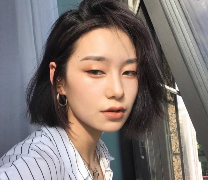 『 美女』脸上都有这四个特征，中两个是美女，仨以上是女神，长得美的女人
