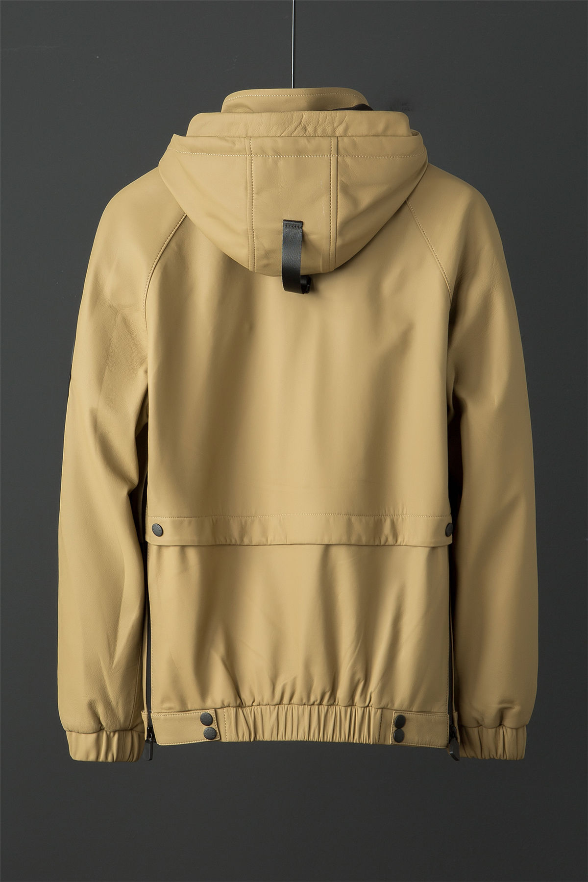 尽显潮流青春范儿的优质真皮皮衣，秋冬穿搭轻松解决