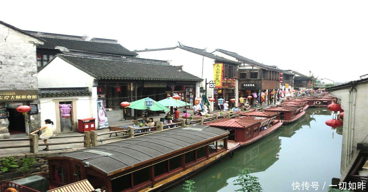 江苏最发达的城市，GDP近2万亿，但市区却没高楼，至今也无机场