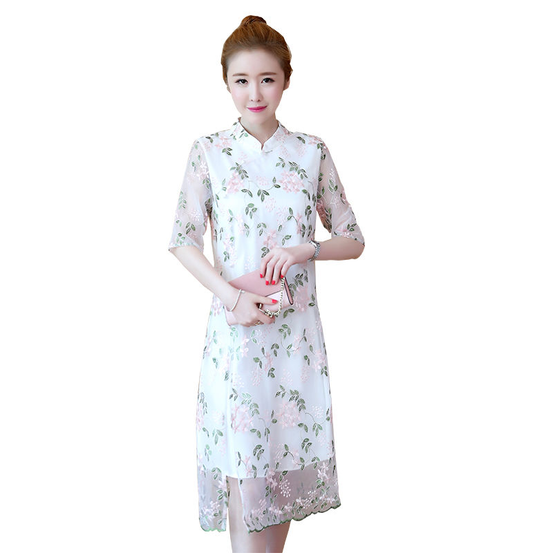 好身材要显摆，气质连衣裙凸显玲珑身材，时髦性感更有女人味