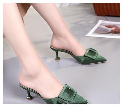 美丽从足开始，新出炉“高跟鞋”，显腿长显脚白，美炸了
