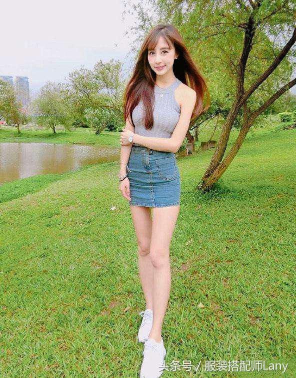 街拍：丰腴妹子，穿搭短裙更有型