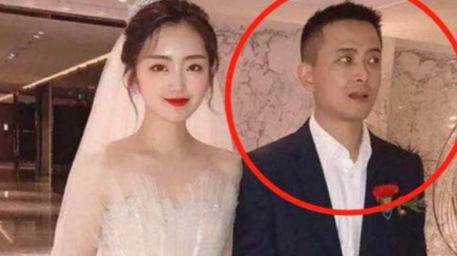  [父母]最年轻岳父走红，挽着新娘被误认为新郎，女儿真不是新郎