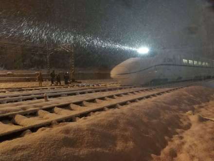 京沪、沪宁线部分高铁因大雪晚点1小时以上