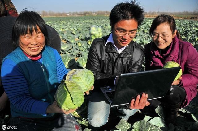 村干部工资不高，为啥很多都有车有房？3句话，揭开真相