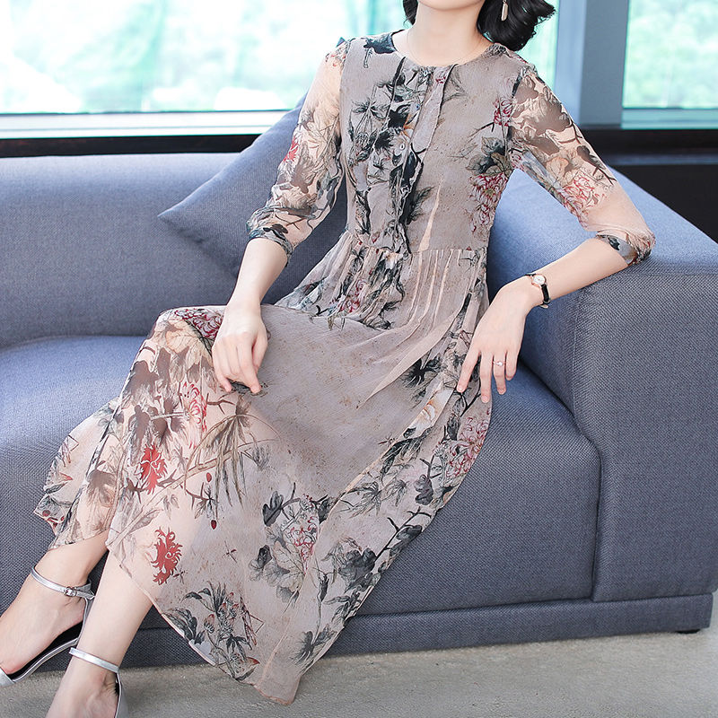 女人丰满惹人爱?瞧瞧日本女人“流氓裙”，性感妖娆有女人味