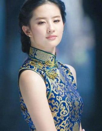 女星们的旗袍装，刘亦菲、baby、戚薇的都不如她的让人惊艳！