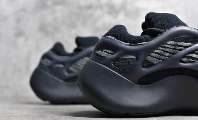 『椰子』Yezzy 700v3黑色灵魂,椰子值多少钱?
