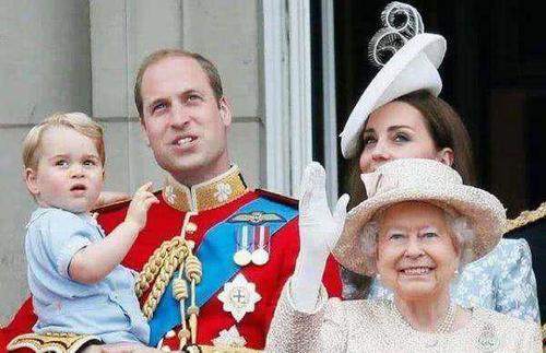 英女王携王室成员亮相高地运动会查尔斯王子一身短裙实力吸睛