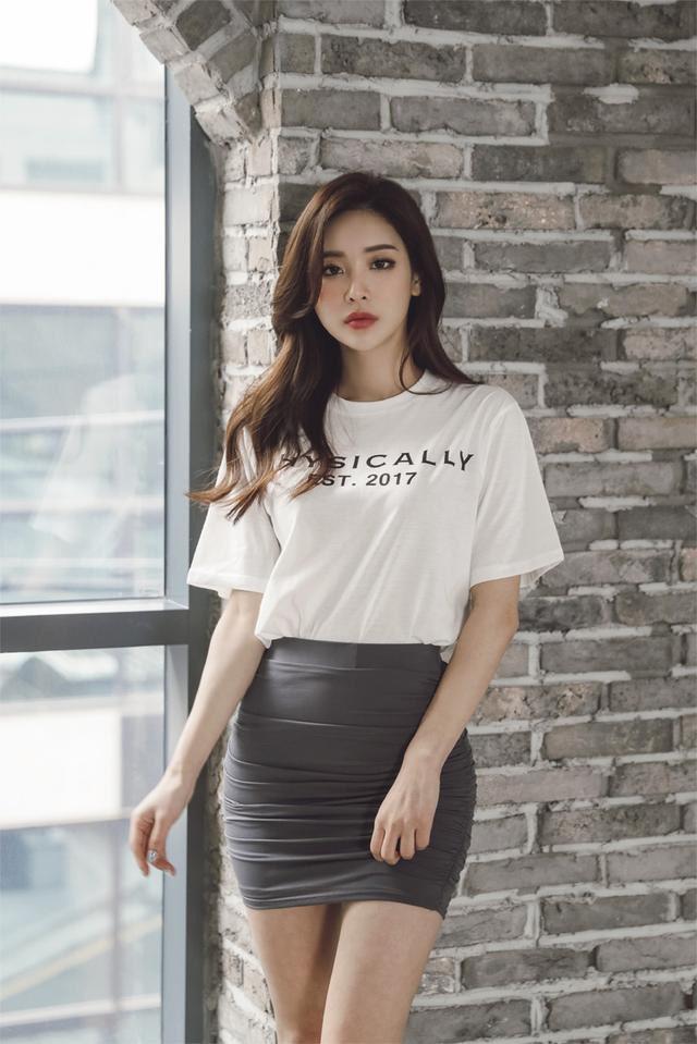 紧身包臀裙：立体修身的设计凸显迷人好身段，穿出女性气质美！