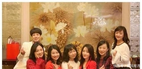  『惊讶』48岁杨钰莹现身机场，素颜的她，容颜让人惊讶