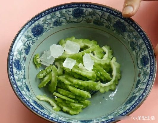 苦瓜加冰糖泡水喝,解决了家家户户的难题,学到