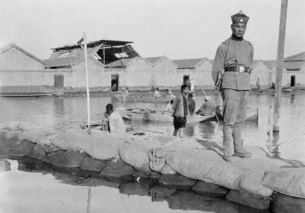 美国人在鞋盒里发现了6000张中国老照片，轰动全世界