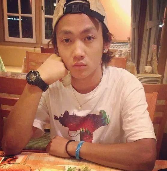 蒋劲夫首次公开恋情，难道是被此前的GAY传闻刺激到了么？