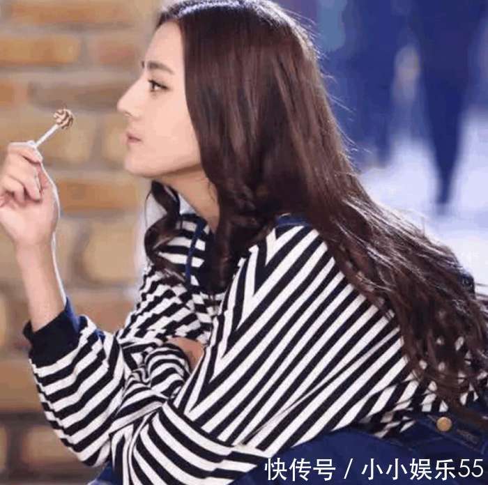 紧身短裙暴露迪丽热巴的身材, 当看到她下半身时网友沉默了