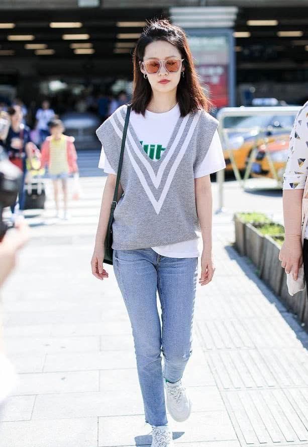 李沁真会穿，T裇外面加“V领”秒变18岁，说是高中生有人信