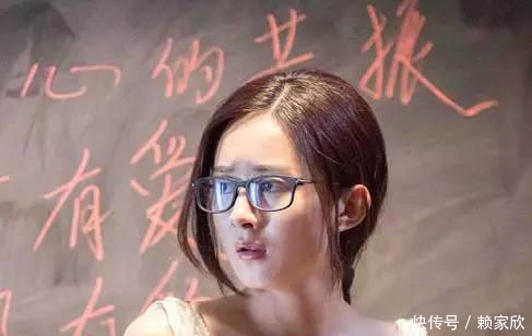 别以为戴眼镜就没法化妆，看看赵丽颖怎么用眼镜妆扑倒塘主！