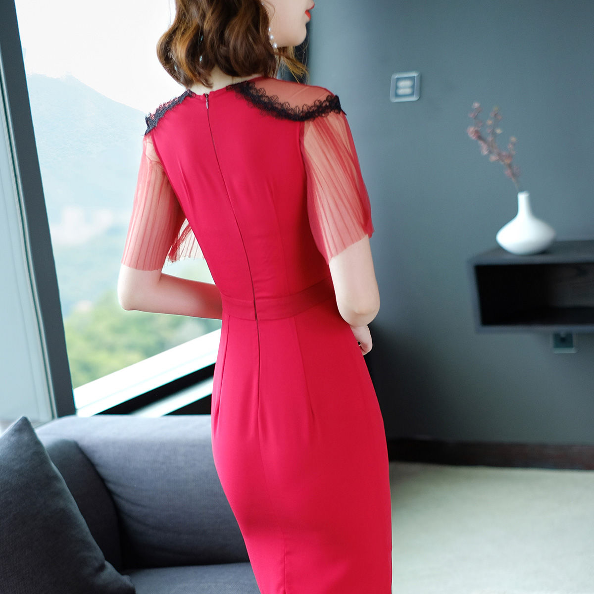 丰满的女人就是好看，换上包臀紧身裙，浓浓女人味!美得让人醉