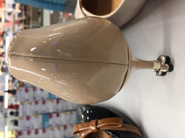 高跟鞋的跟现在都做成这样了，看来我真的是outo啦