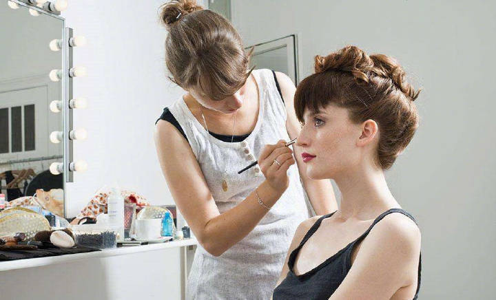 新手化妆，这4步不能少，底妆服帖不脱妆