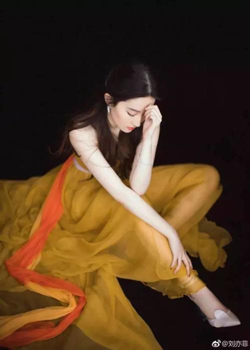 淡漠色穿搭，最高级的穿搭~