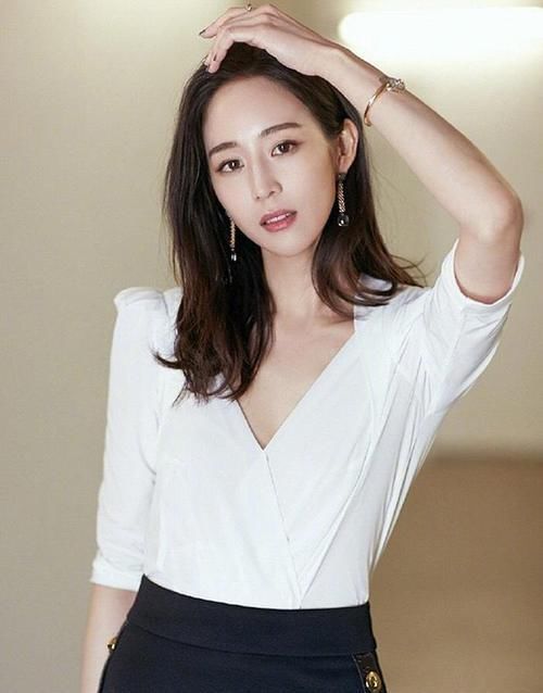  『总穿』女人上了35就别总穿卫衣了，多尝试这3种衣服搭配，显瘦又衬气质