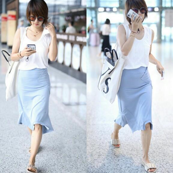 马伊琍这么瘦还穿这么紧的裙子, 勒出的小肚子和小粗腿一样抢镜了