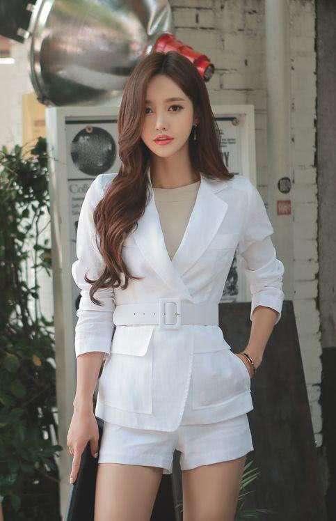 紧身裤上身优雅一点都不显臃肿,时尚又好看打造优雅女神范