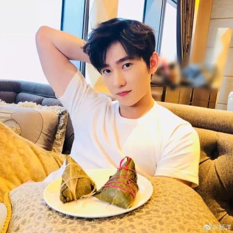 鲻鱼头发型得靠颜值撑！范丞丞像精灵，杨洋超日系，鹿晗不敢认！