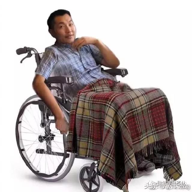 高铁霸座博士男子火了，祖坟都快被网友扒出来了！中科院无辜躺枪