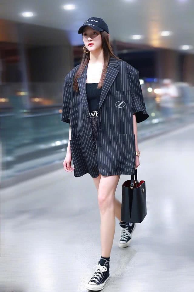  『时髦』春日必备，5种西装外套的搭配法，让你轻松一跃时髦精行列