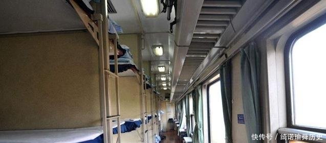 火车卧铺，为什么要把车票“收走”美女乘务员说出其中“门道”