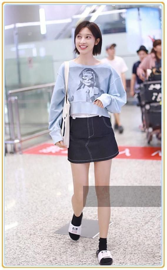 张俪的时尚看不懂!穿凉拖鞋却配羊毛袜，网友:我穿就是一奇葩