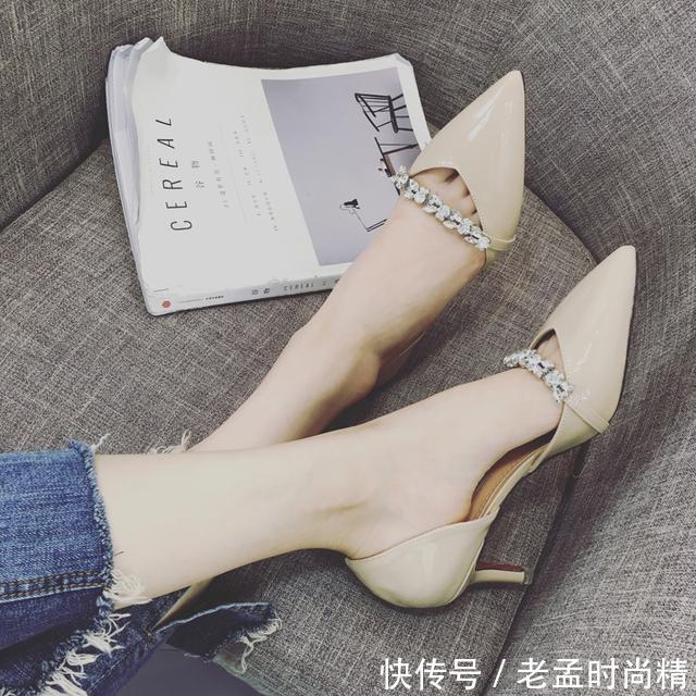  「真皮尖头猫」每个女人的鞋柜都少不了这样一双性感完美的尖头高跟鞋！