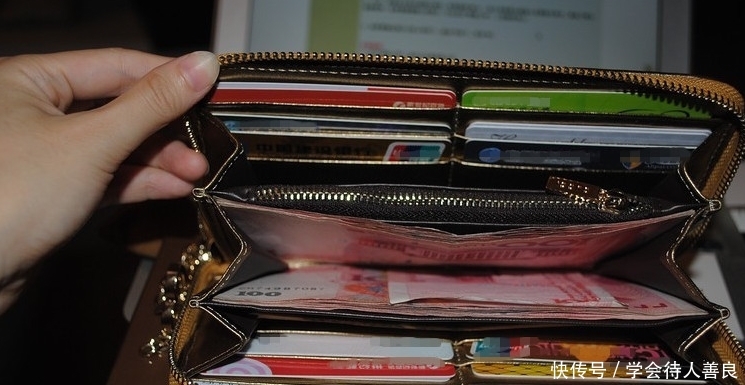 中国游客不解：美国如此发达，为何不用手机支付？导游说出原因