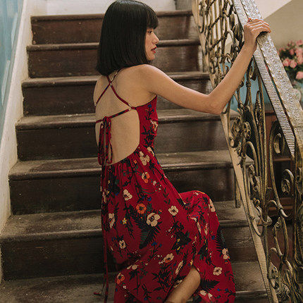 沙滩裙穿的好，比泳衣更洋气，越来越多女人都这么穿，性感迷人