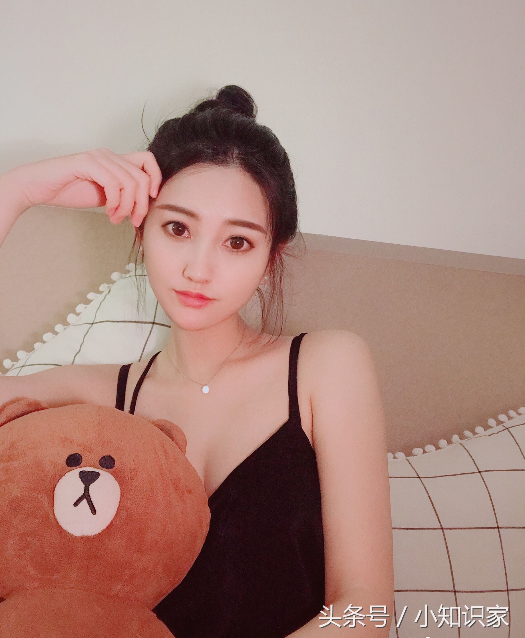 90后的气质型空姐,穿着简单又好看,了解一下