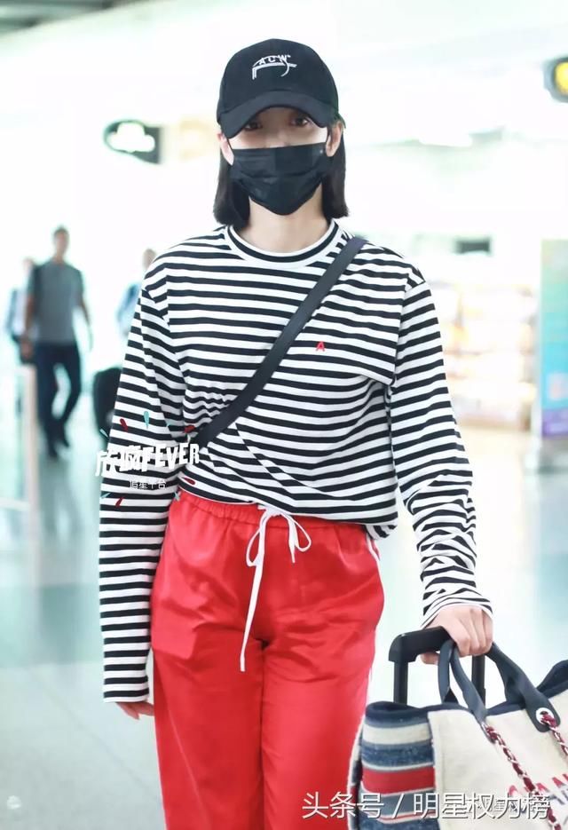 女明星私服PK，穿搭效果最佳的竟是她？