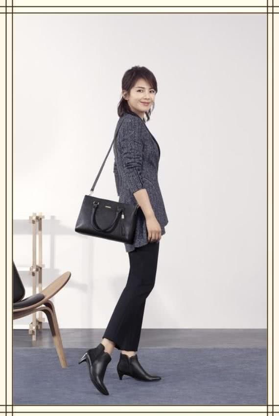 刘涛胆真肥，直接穿睡衣出席活动，网友：真想拿个熨斗给她烫平！