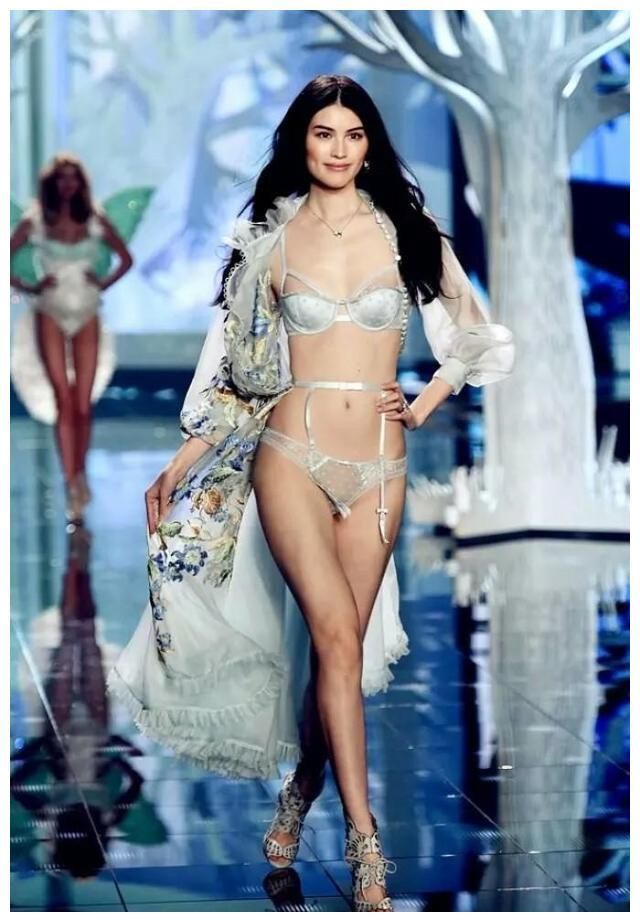 冷知识为什么超模大多是平胸？往下看你就知道了