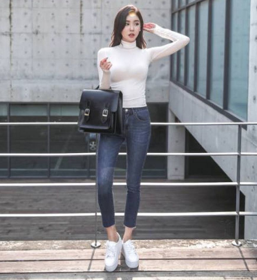 优雅高贵的牛仔裤美女，时尚又大气，展现女神姿态！