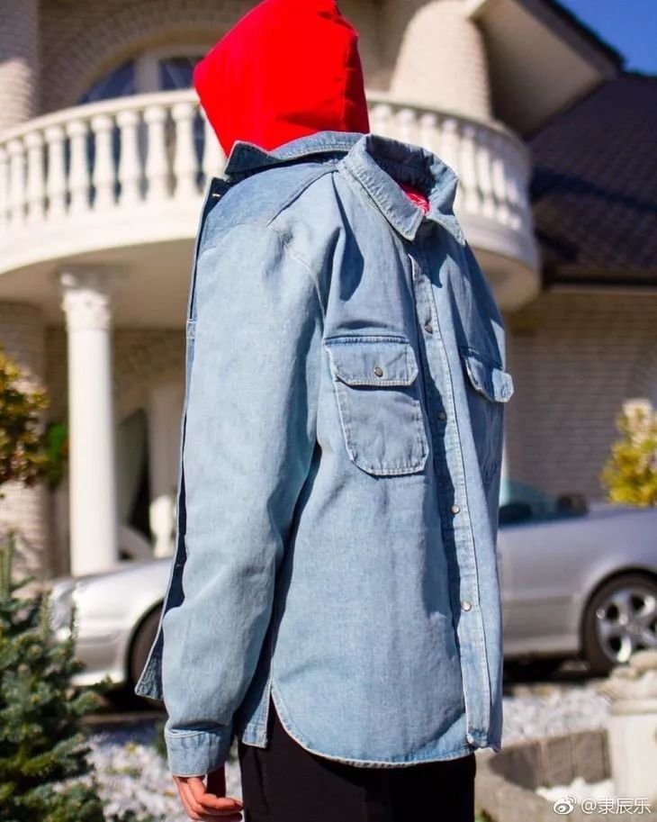 俄罗斯的时装可比足球好看多了，比如维特萌