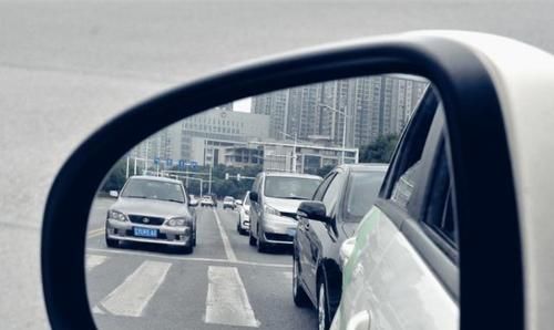 司机：新手司机不懂怎么看后视镜判断车距？一起来学一学，让行