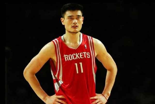 【情商】科尔曾以“支那人”称呼姚明，得到这样的回应，姚明不愧是高情商