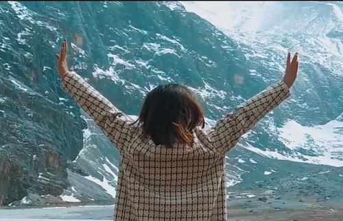 最美的情话不是要和你慢慢变老，而是我要带你去一次稻城亚丁