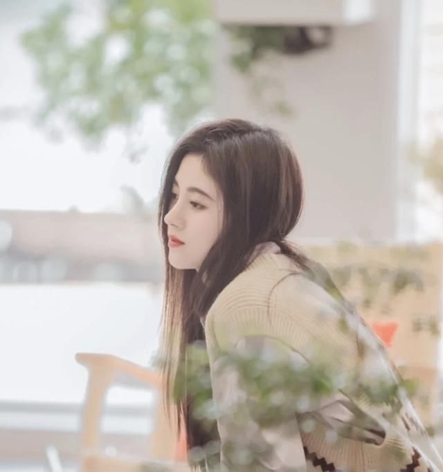 美女@有一种港风美女叫鞠婧祎!跟着她学穿搭,你也可以这么美!