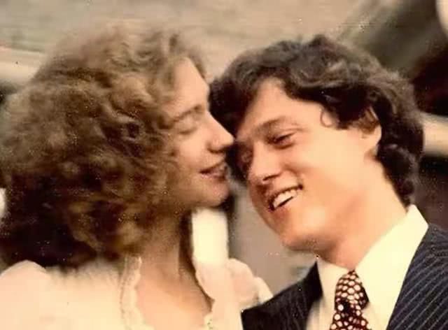  【婚纱照】45年前希拉里婚纱照曝光！烫个爆炸头把克林顿当小弟，大姐范十足
